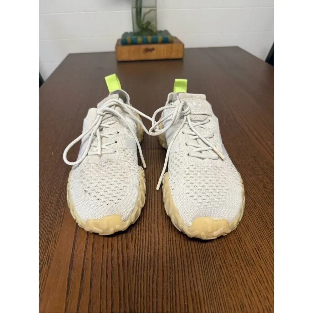 ADIDAS F22 primeknit sneaker sz 9